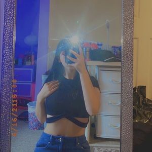 Meet your Posher, Nia